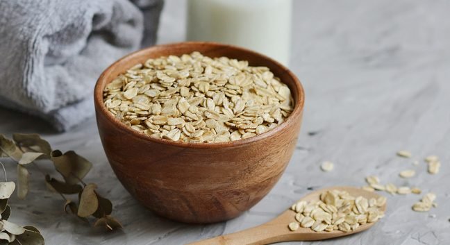 make oatmeal scrub and bath soak