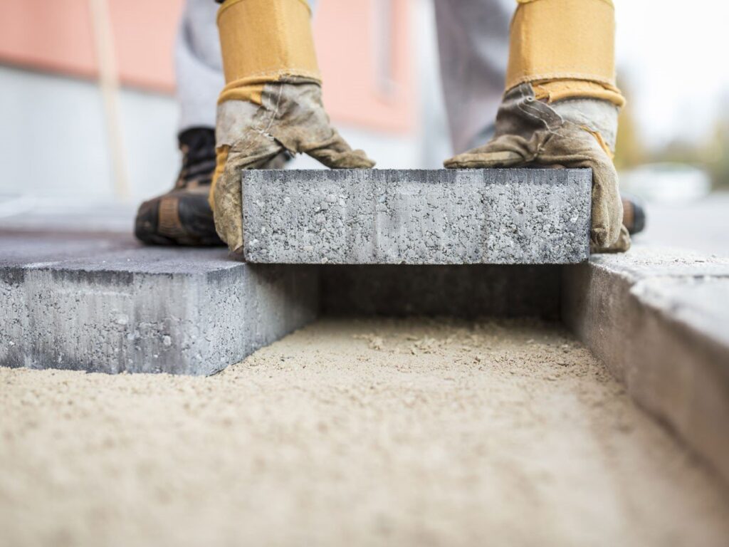 How to lay paving stones in a driveway or terrace