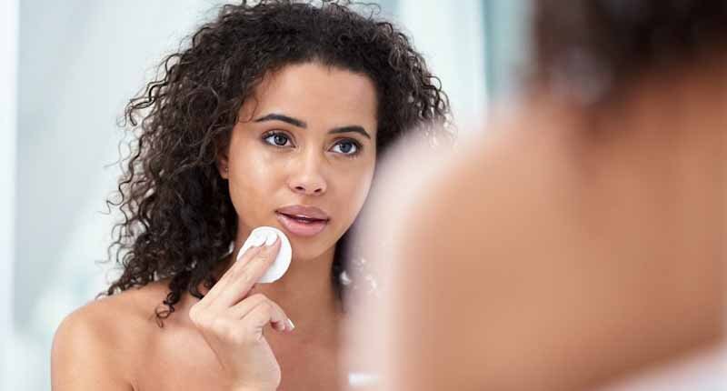 remove make-up in an evening routine