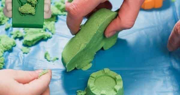 how to make DIY kinetic sand