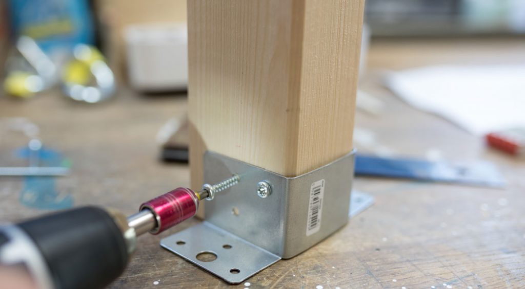 Attach a beam shoe with 50 mm lens head screws to the ends of the longer beams.