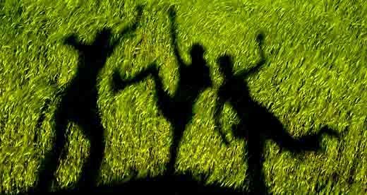 play shadow games with childre