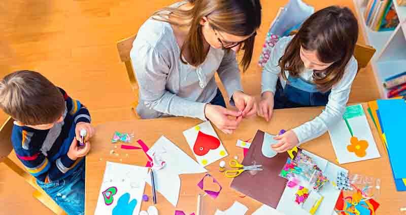 a crafting children's birthday party