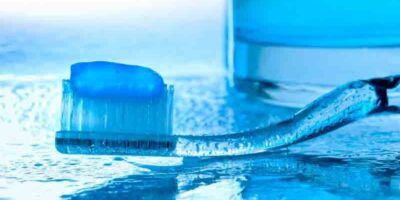 remove stains with toothpaste