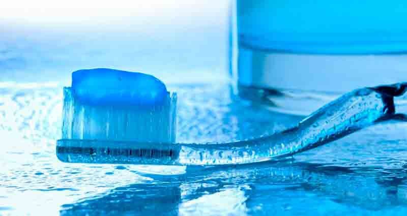 remove stains with toothpaste