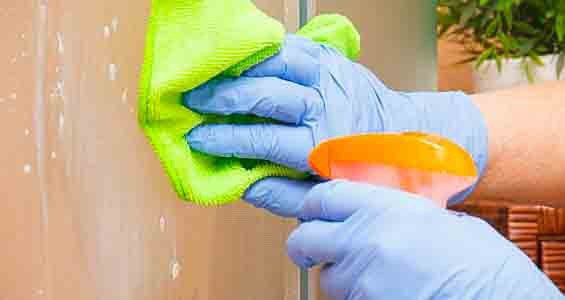 clean a shower cubicle easily