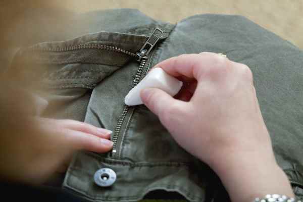 How to fix a zipper