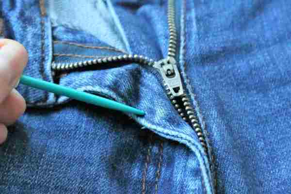How to fix jeans zipper