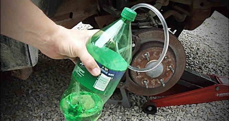 bleed car brakes
