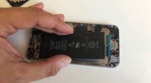 replace an iPhone battery 1.jpg