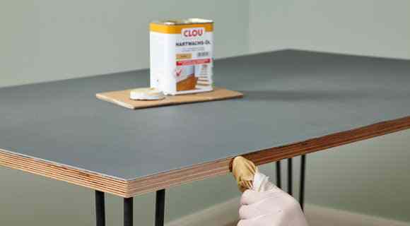 cover a desk with linoleum
