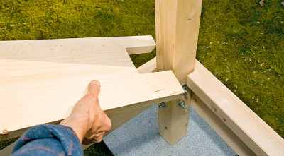 four-poster garden day bed