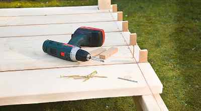 four-poster garden day bed