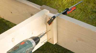 four-poster garden day bed