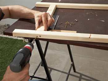 use artificial ivy in the garden