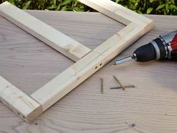 use artificial ivy in the garden