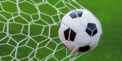 how to kick a soccer ball (1)
