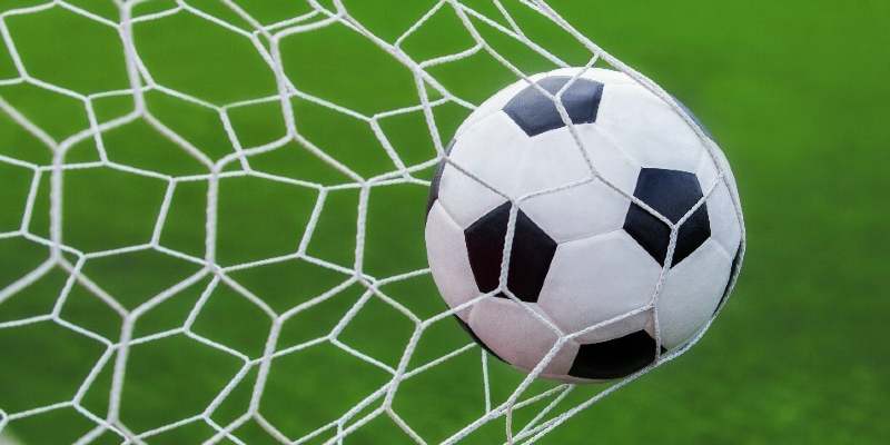 how to kick a soccer ball (1)