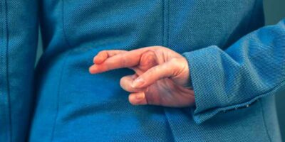 How to tell someone is lying (1)