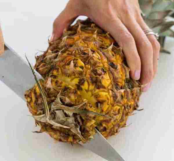 how to pick a pineapple