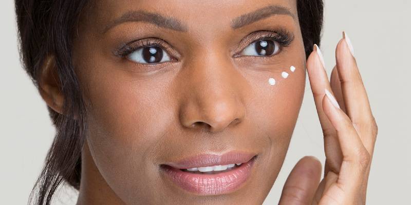 how to reduce eye swelling