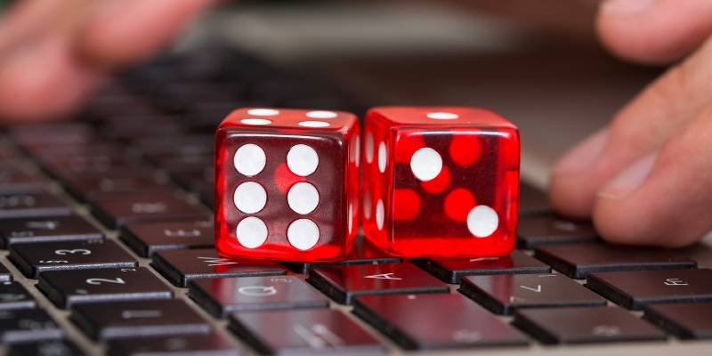 how do online casinos make money from you