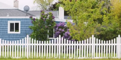 How to build a fence: simple guide and steps